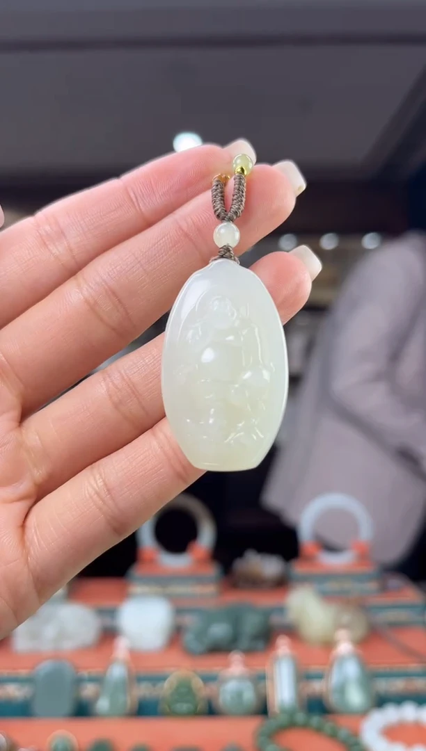 颈饰未镶嵌和田玉佩佩