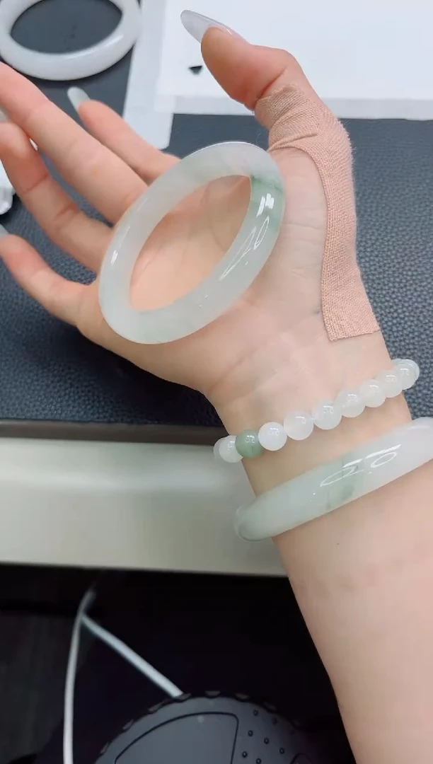 石英质玉手镯未镶嵌193-56.5