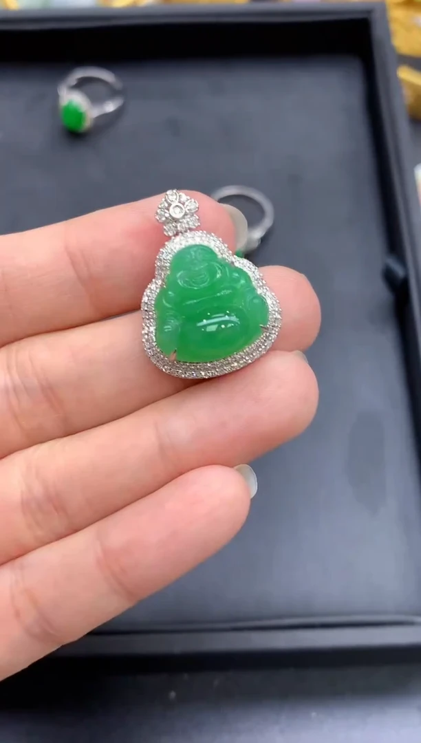 颈饰18K金镶嵌翡翠689-中国好珍宝