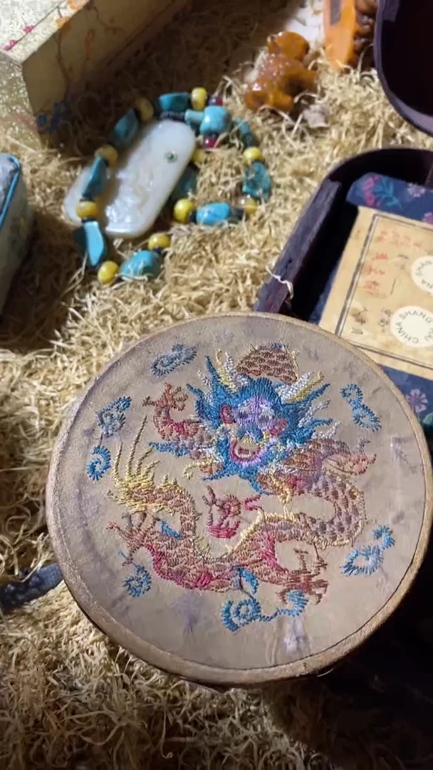 香榧木（1个开封龙圆盒子1对金镯子0