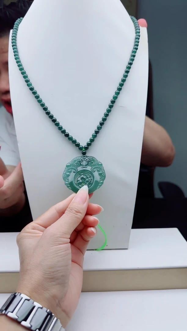 颈饰未镶嵌翡翠多样性发其一