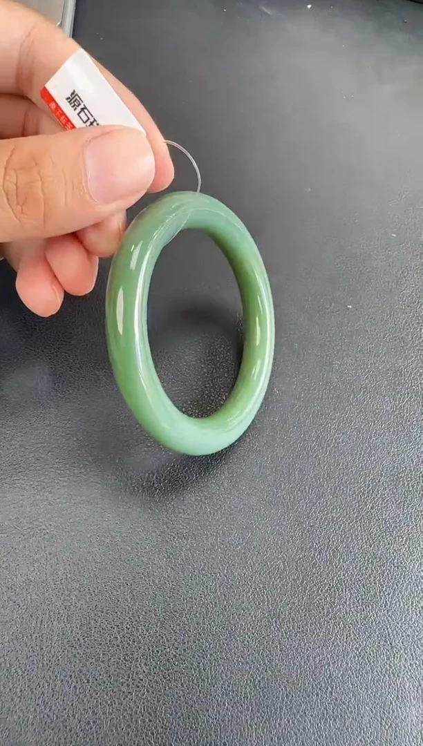 颈饰未镶嵌和田玉（碧玉）圈口约53mm
