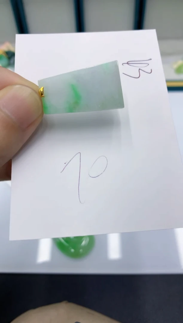 颈饰18K金镶嵌翡翠翡翠