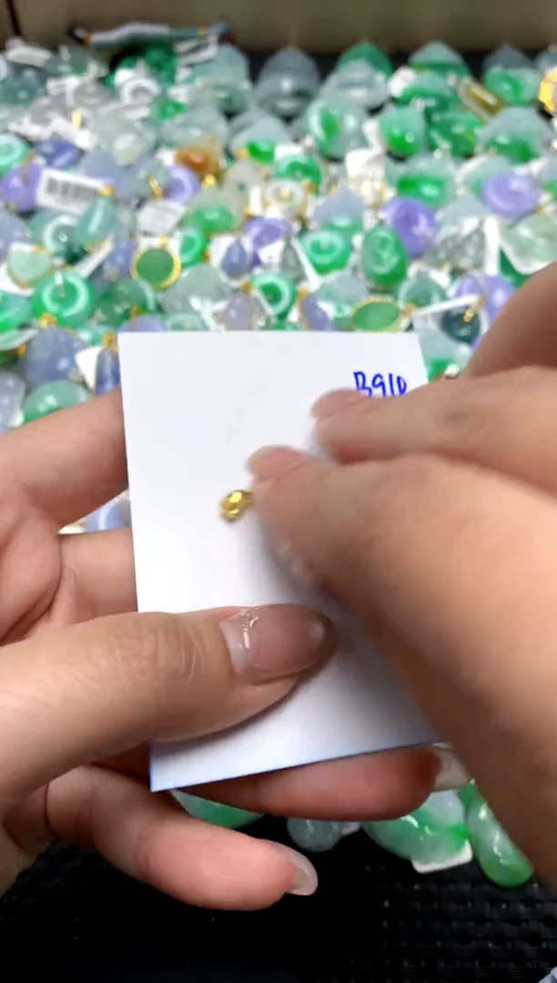 【闪购商品】翡翠颈饰合金1111111111111111