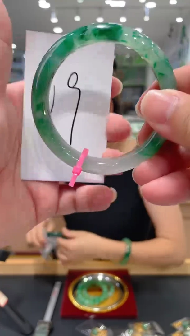 石英质玉（非洲翠）手镯未镶嵌天然冰飘花