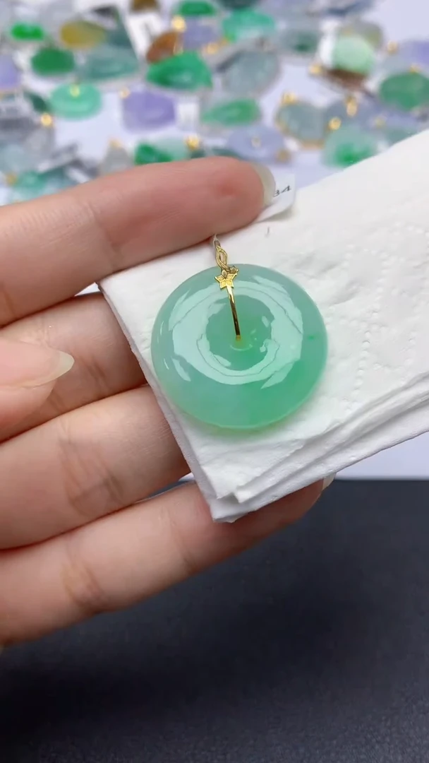 翡翠18K金镶嵌颈饰天然缅甸a货翡翠