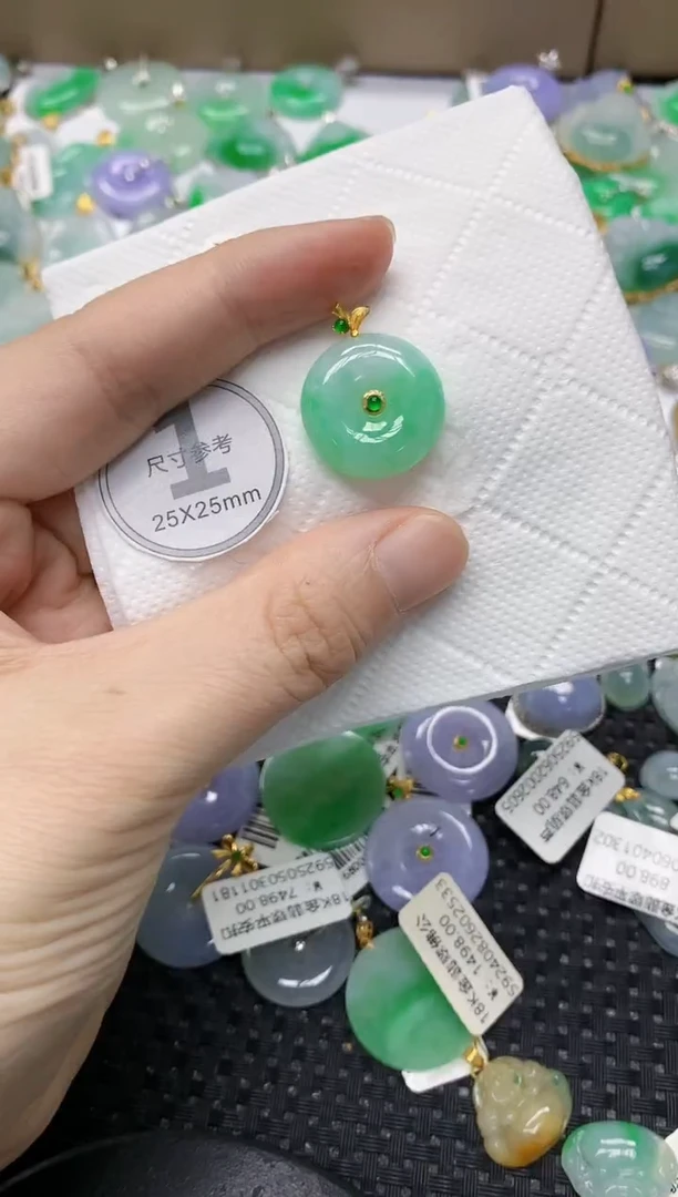 翡翠18K金镶嵌颈饰111111111