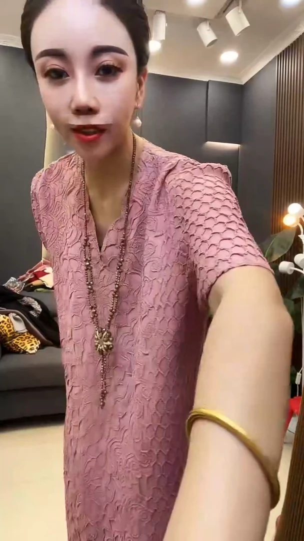 聚酯纤维（涤纶）皮粉色裙