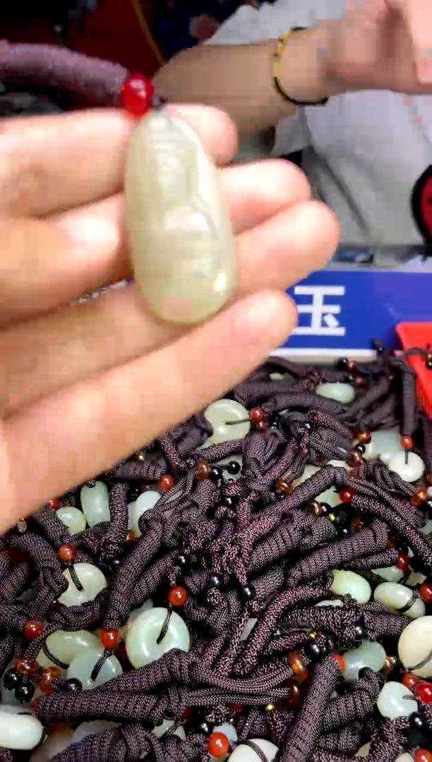 未镶嵌和田玉挂件1