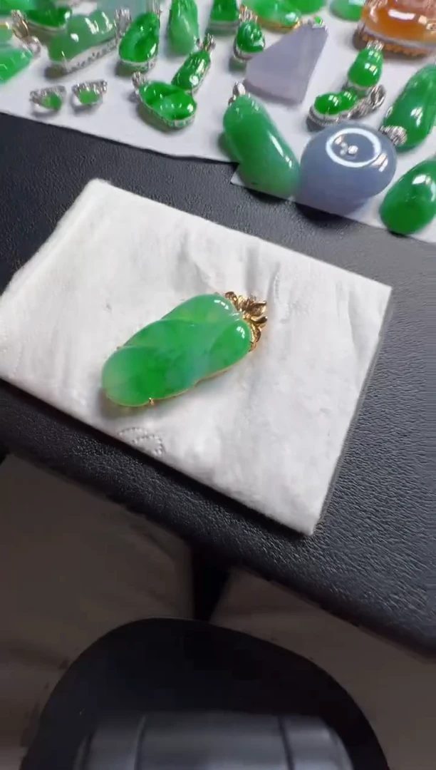 吊坠(不含链)18K金镶嵌翡翠1280