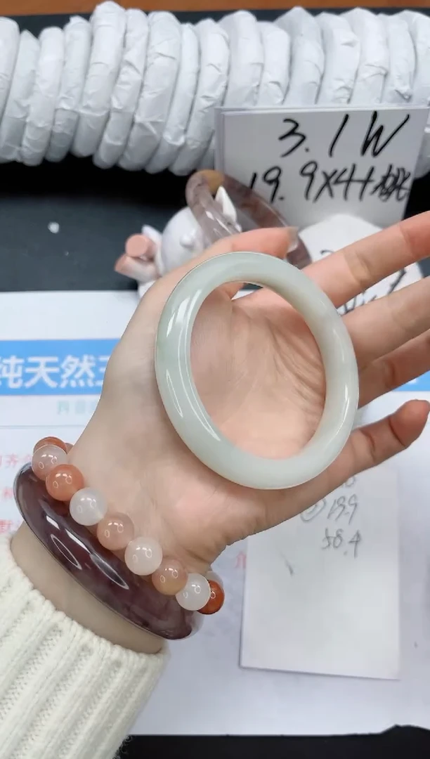 【闪购商品】石英质玉手镯未镶嵌k220-58.4