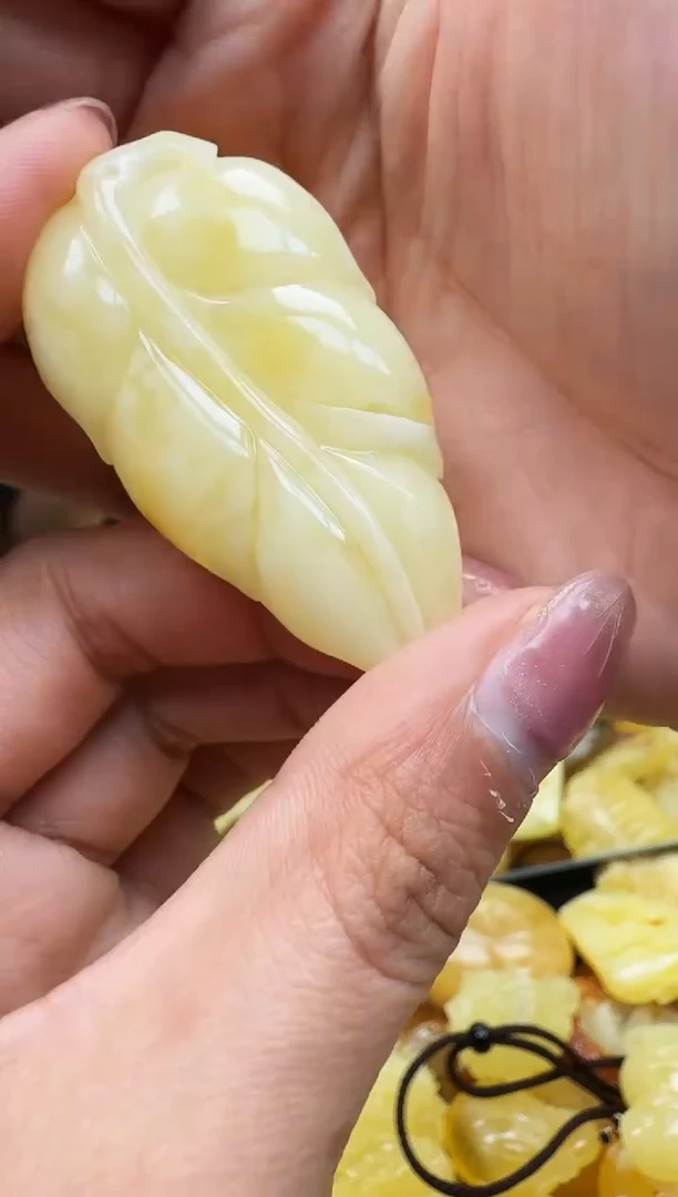 【闪购商品】琥珀裸石未镶嵌挂坠