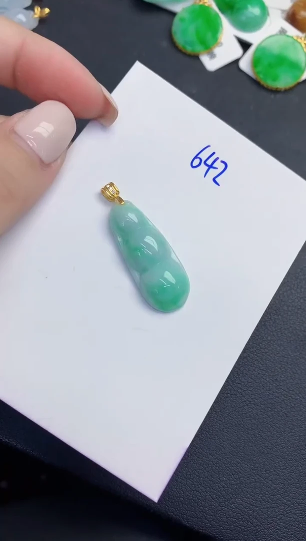 颈饰未镶嵌翡翠缅甸天然翡翠A货