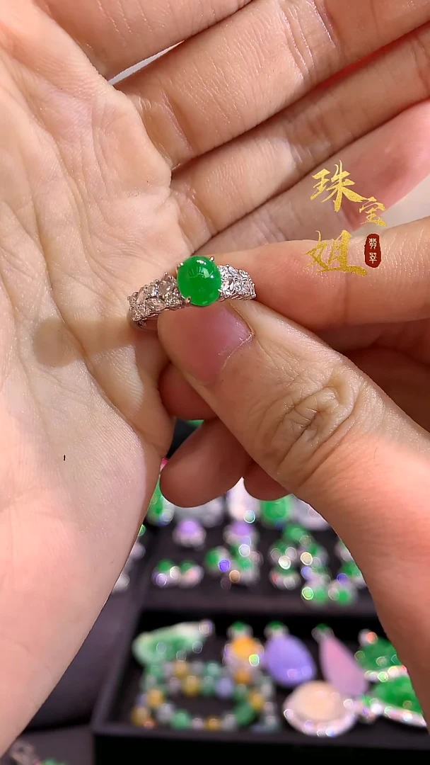 18K金镶嵌戒指翡翠戒指