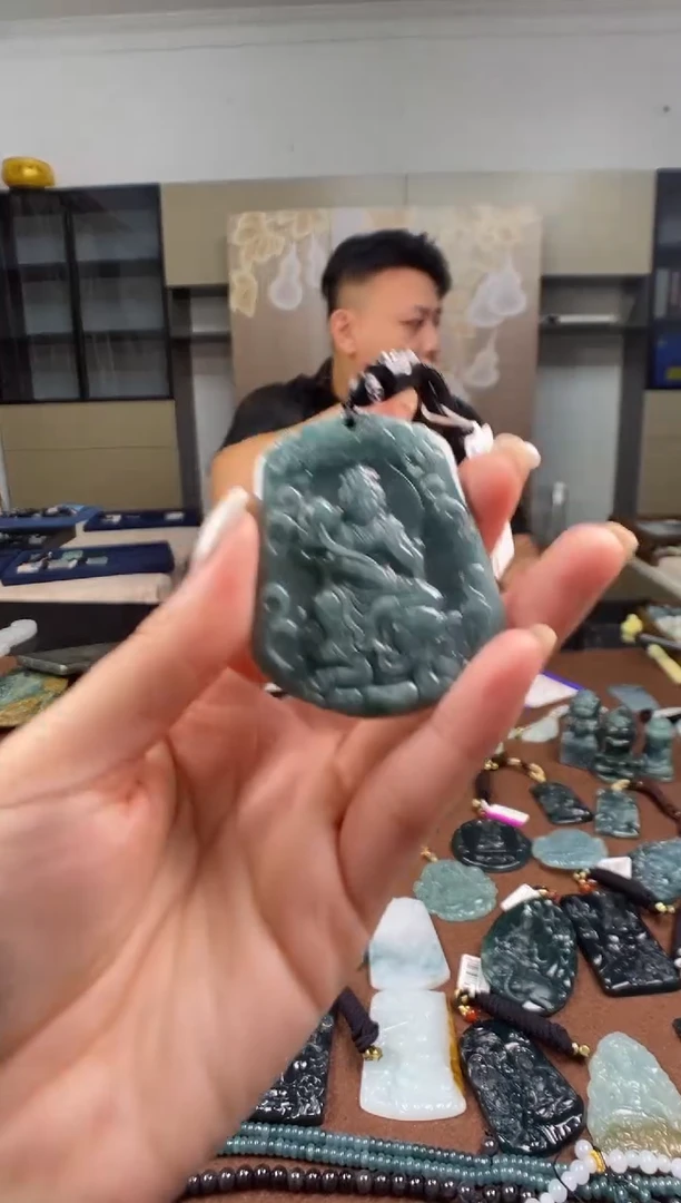 颈饰未镶嵌翡翠 多样性发其一