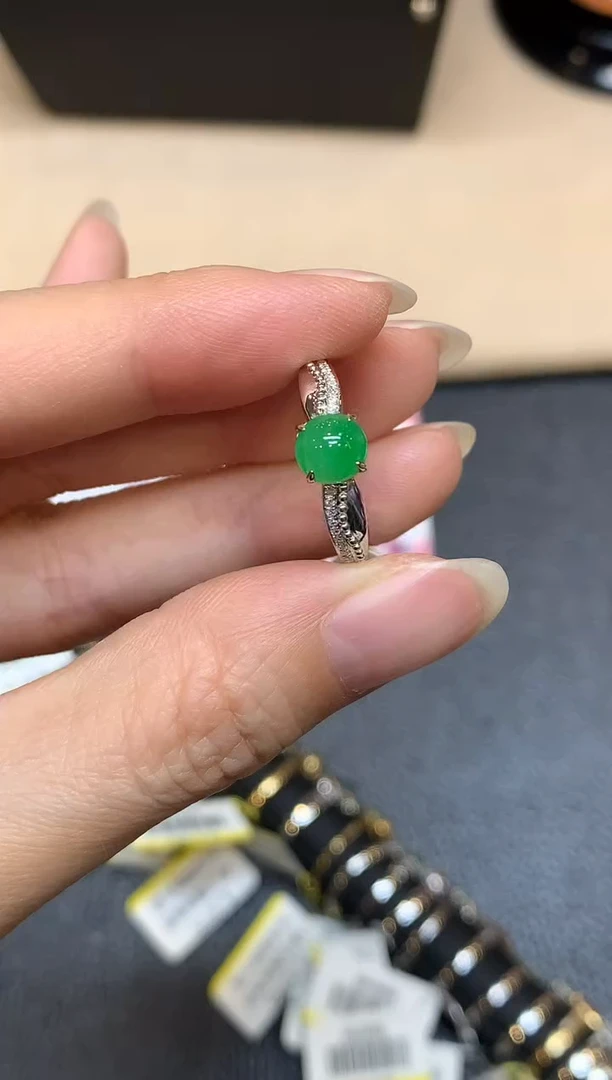 18K金镶嵌戒指翡翠2【无鉴赏期】