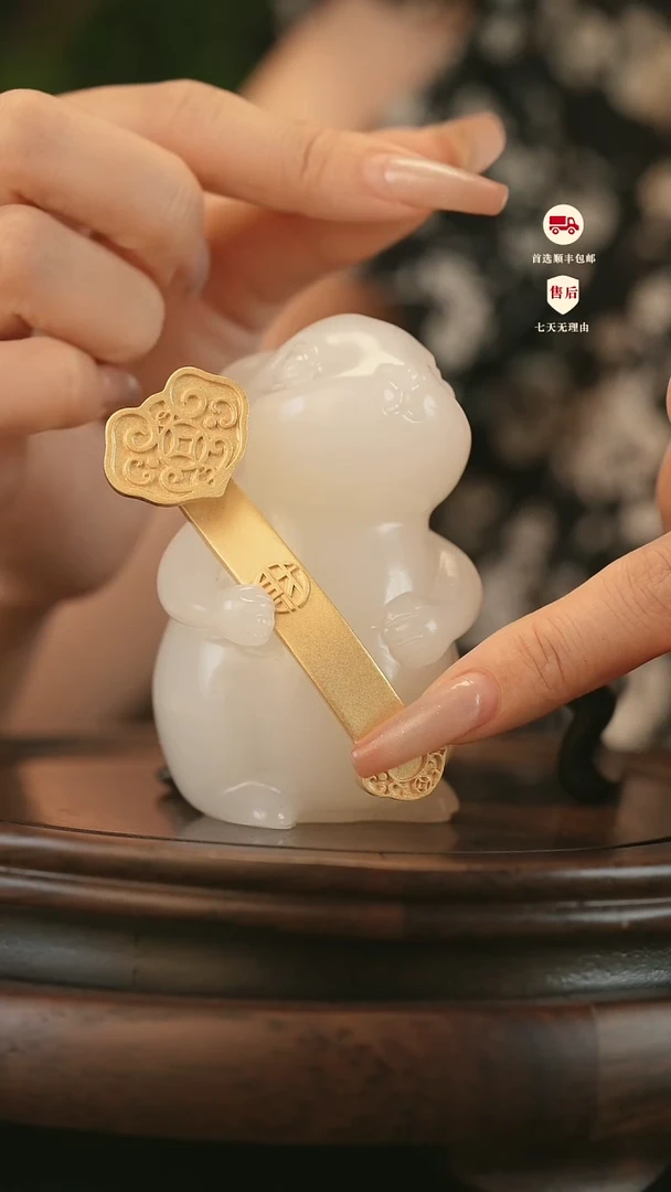 云南石荔枝白雕刻：如意兔摆件