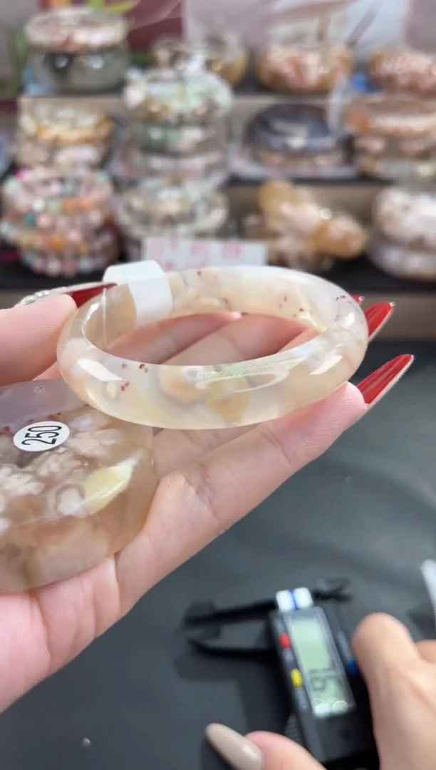 未镶嵌手镯石英质玉52