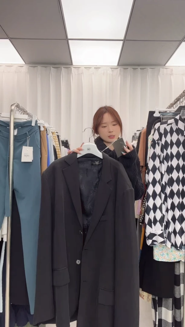 编号108 MMQ品牌西装 大码 福福待开价