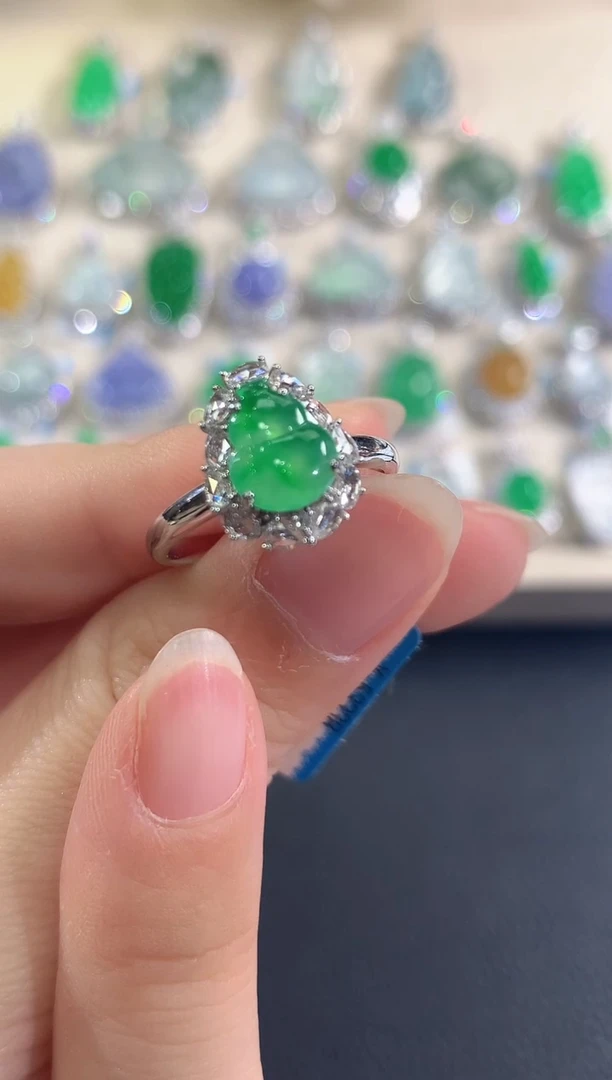 18K金镶嵌戒指翡翠b132