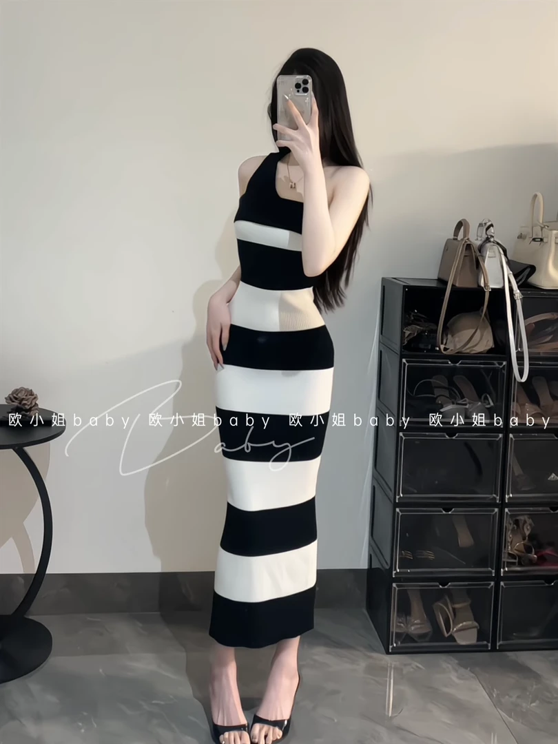 黑白条纹针织抹胸斜肩中长款连衣裙女夏季新性感辣妹收腰显瘦包臀