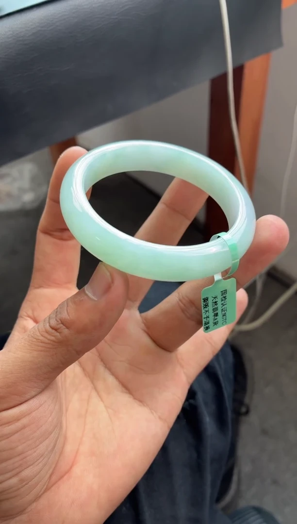 未镶嵌手镯翡翠细腻晴绿底色 41号  56-57圈口