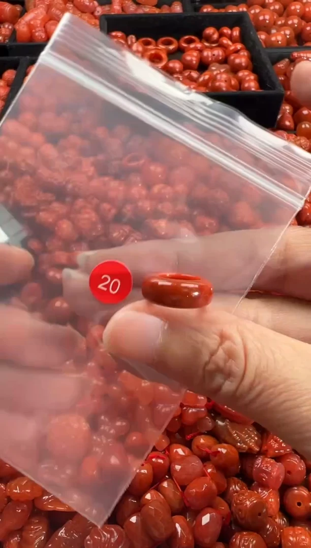 颈饰未镶嵌南红玛瑙1