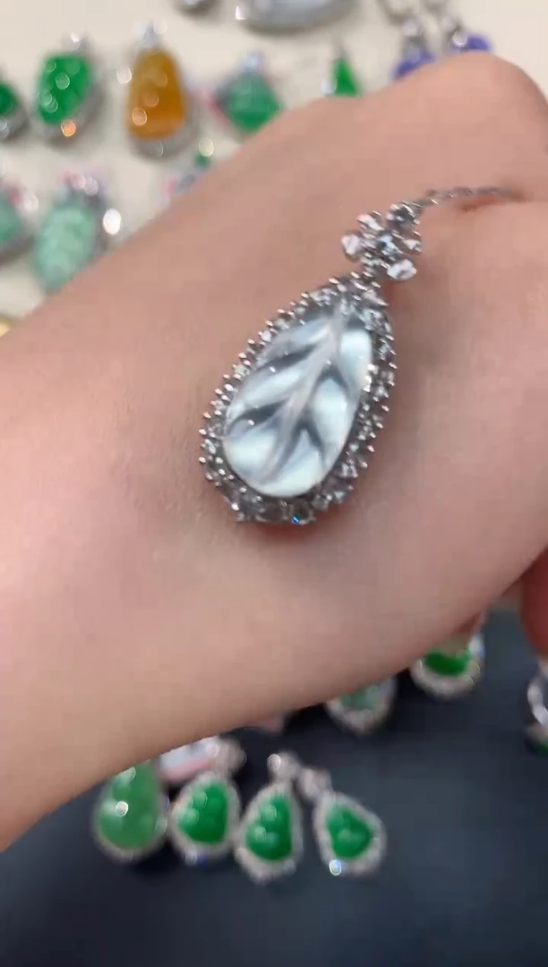 【闪购商品】翡翠吊坠(不含链)18K金镶嵌A166|15000