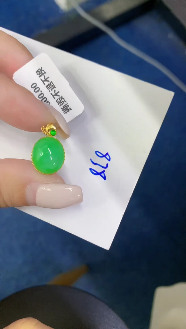 颈饰18K金镶嵌翡翠缅甸天然翡翠A货