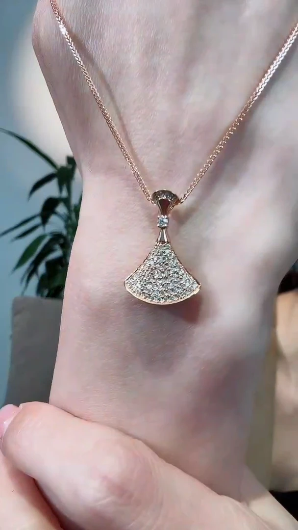 【闪购商品】钻石吊坠(不含链)18K金镶嵌18K金钻石裙子吊坠