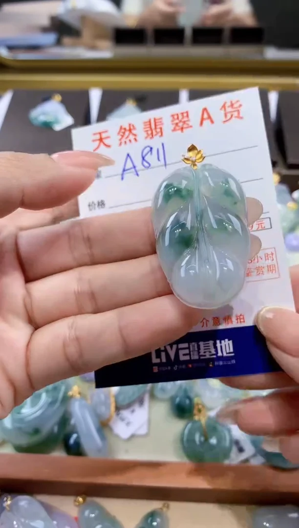 颈饰18K金镶嵌翡翠天然缅甸翡翠A货挂件