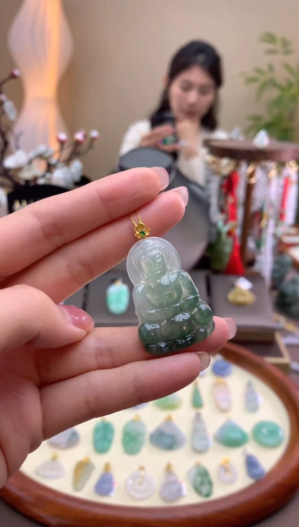 【闪购商品】翡翠颈饰18K金镶嵌观音