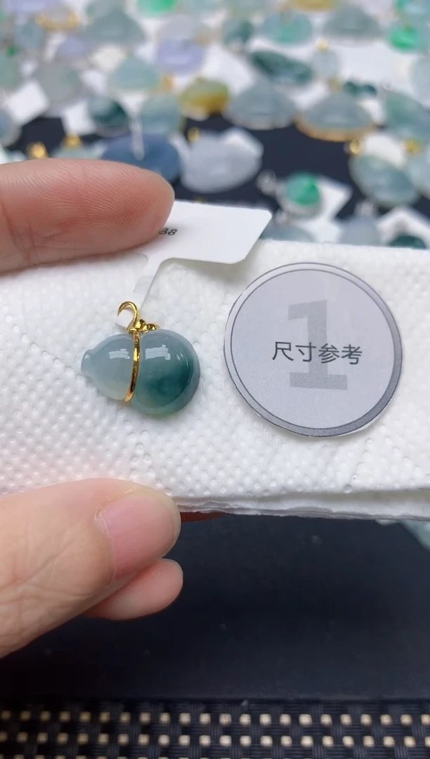 颈饰18K金镶嵌翡翠踏**梅天然缅甸A货翡翠