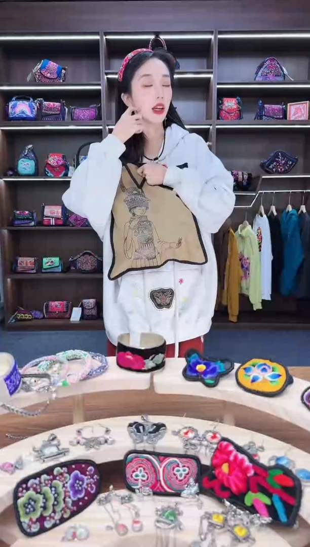 织绣A34蒙阿苏苗绣传承店