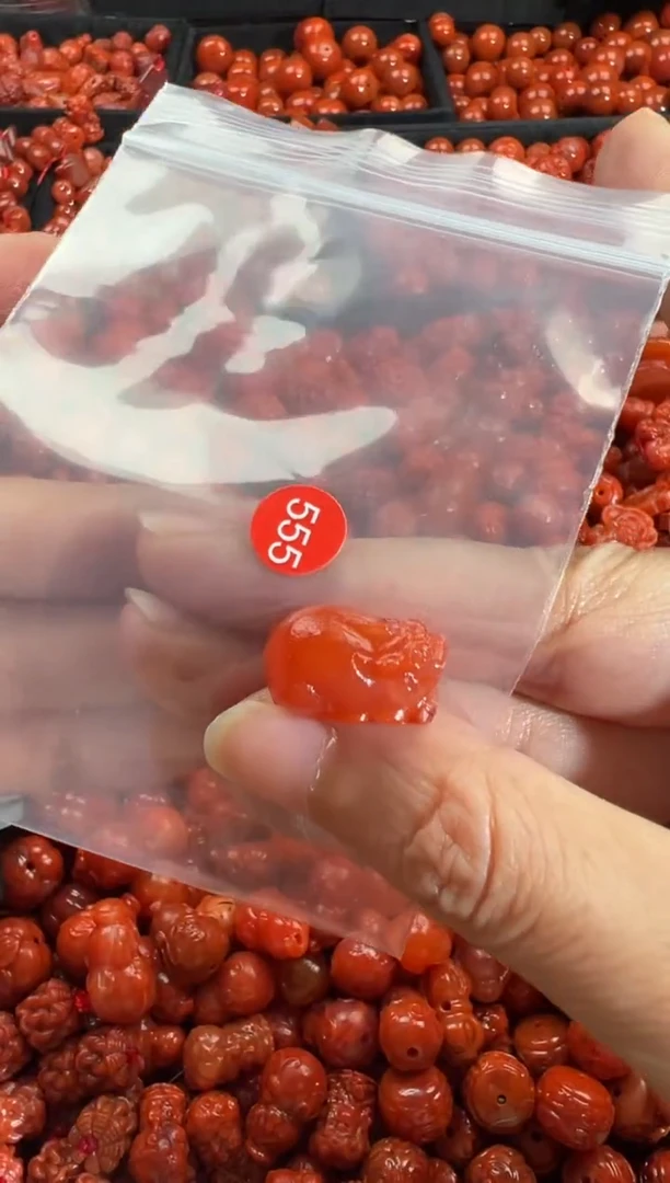 颈饰未镶嵌南红玛瑙1
