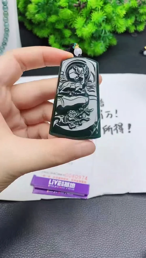颈饰未镶嵌翡翠
