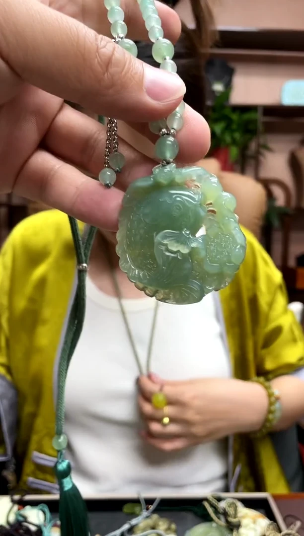 岫玉未镶嵌吊坠·