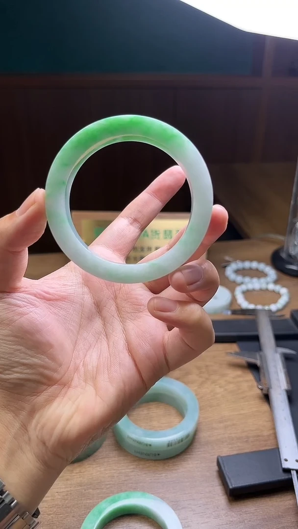 未镶嵌手镯定制翡翠阿*罗定制