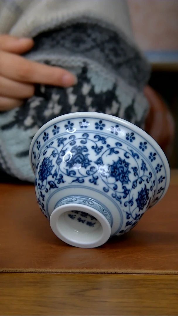 【闪购商品】仿明缠枝莲双狮压手杯（柴窑）