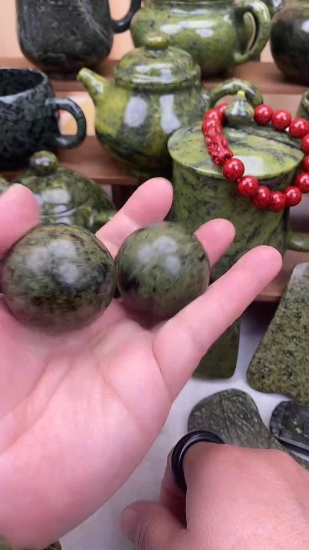 【闪购商品】蛇纹石玉手球未镶嵌手球