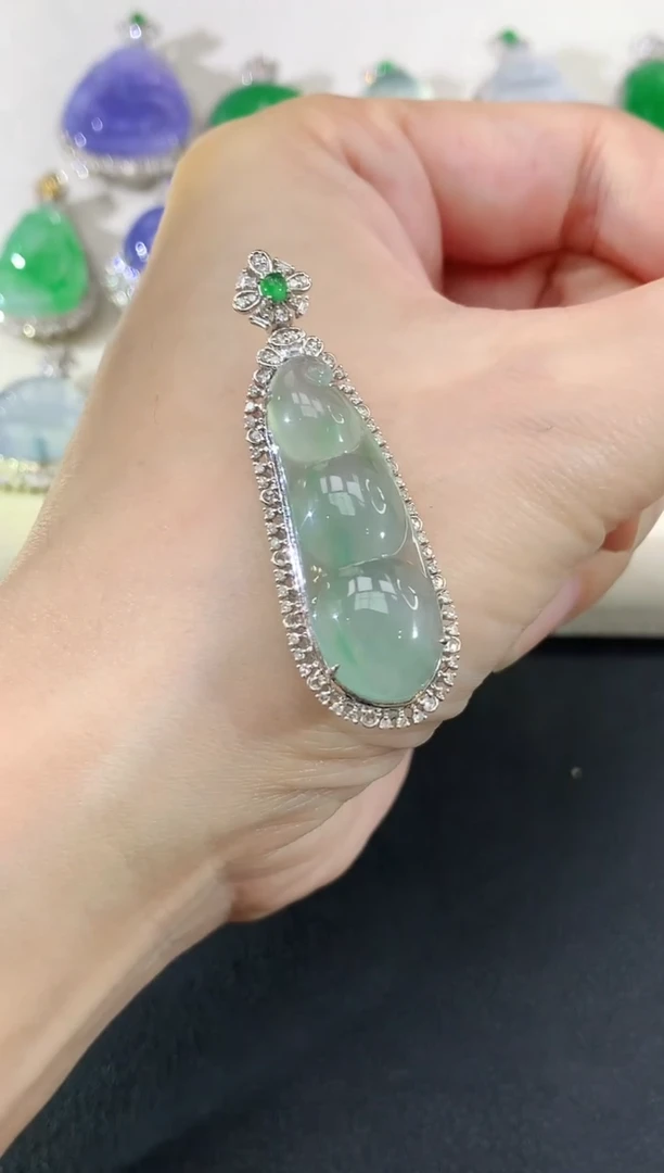 吊坠(不含链)18K金镶嵌翡翠豆子|9800