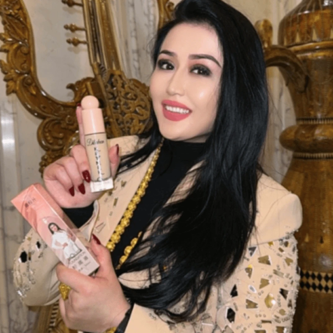 迪拉汗adila kaymak粉底液轻薄遮瑕滋润持妆自然裸妆妆容