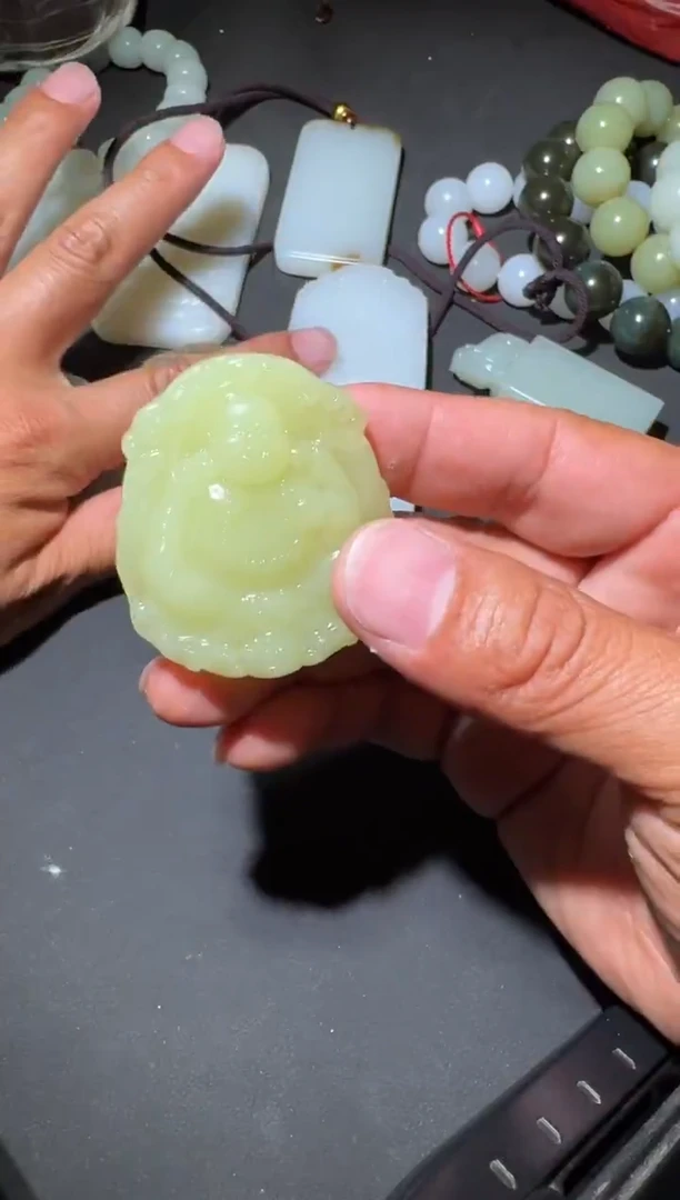 未镶嵌和田玉（糖玉）挂件和田玉
