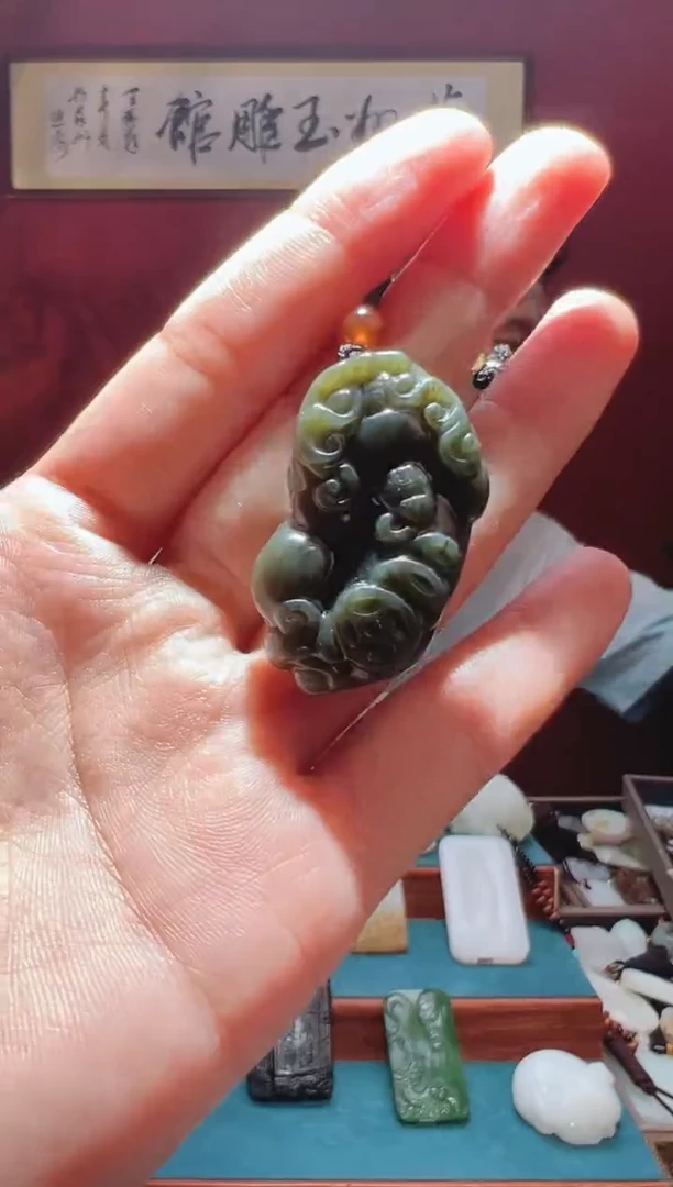 和田玉未镶嵌吊坠(不含链)1