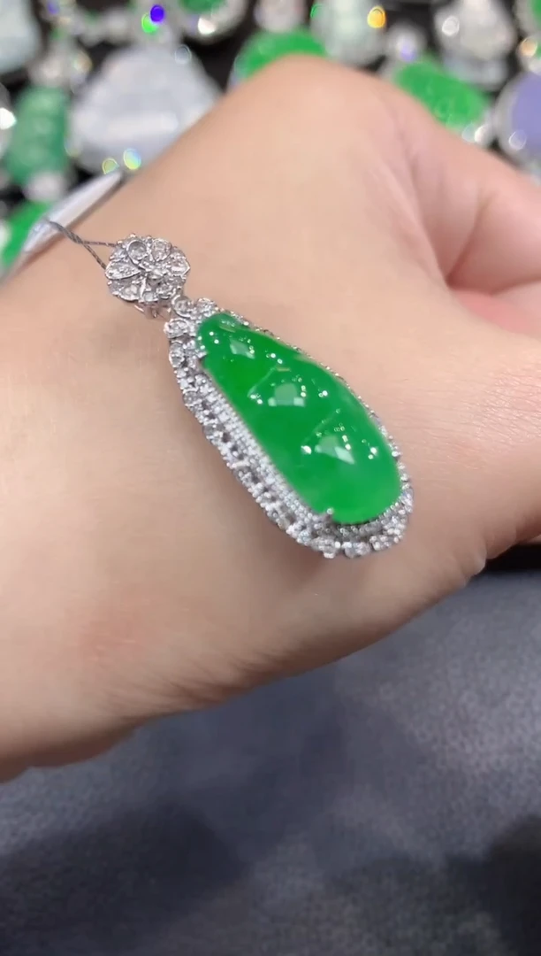 吊坠(不含链)18K金镶嵌翡翠D56