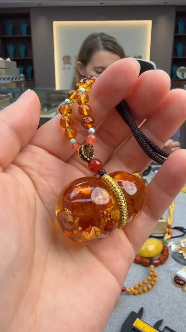 琥珀颈饰未镶嵌87秒拍号 假一罚三