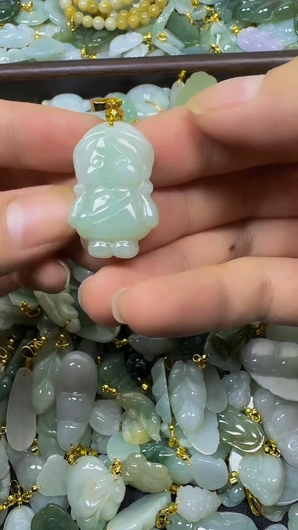 颈饰未镶嵌翡翠颈饰未嵌镶翡翠