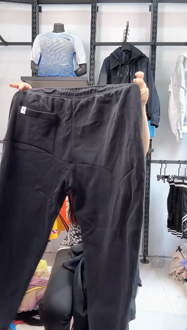 2333 编码  耐克卫衣服饰过款为准 尺码XL