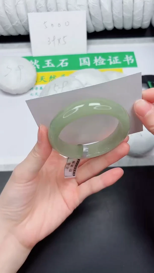未镶嵌手镯石英质玉84-54.3DK