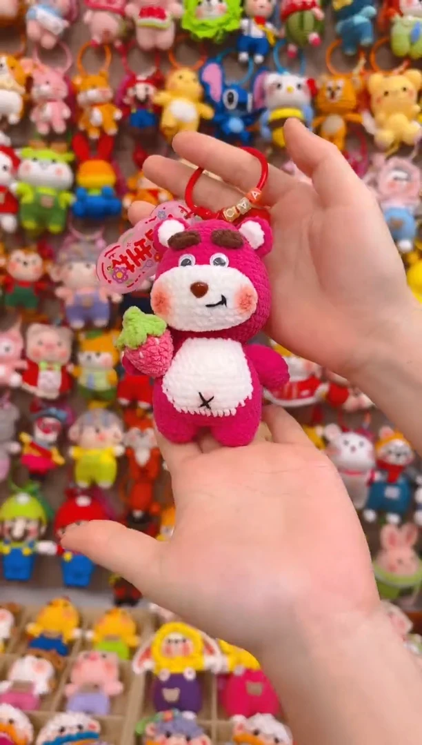纯手工制作毛线钩织成品草莓熊
